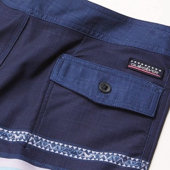 NWT  Quicksilver Surfsilk Boardshorts for boys featuring 4-way stretch fabric - Picture 2 of 2